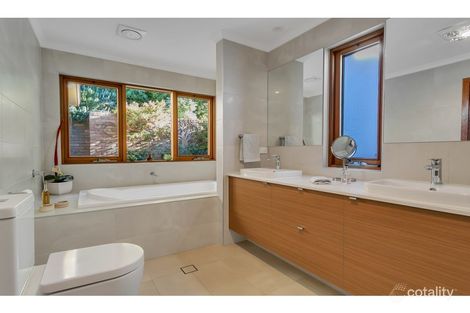 6 Redgum Pl, Aberfoyle Park, SA 5159