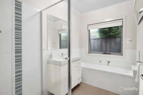 Property photo of 2/6 Barling Court Thomson VIC 3219