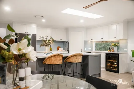 Property photo of 16 Christopher Place Sinnamon Park QLD 4073