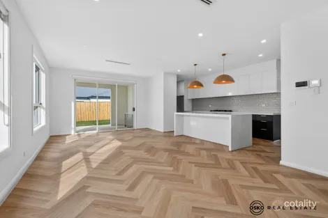 Property photo of 2 Salento Street Mount Duneed VIC 3217