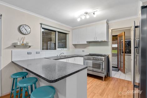 Property photo of 22 Garnet Close Narre Warren VIC 3805