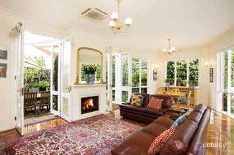 Property photo of 16 Yarradale Road Toorak VIC 3142