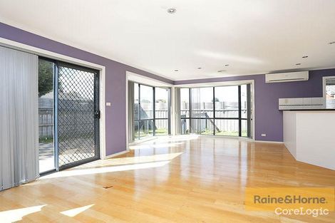 Property photo of 32 Thames Way Roxburgh Park VIC 3064