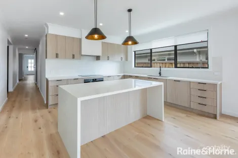 Property photo of 11 Cotton Circuit Gisborne VIC 3437