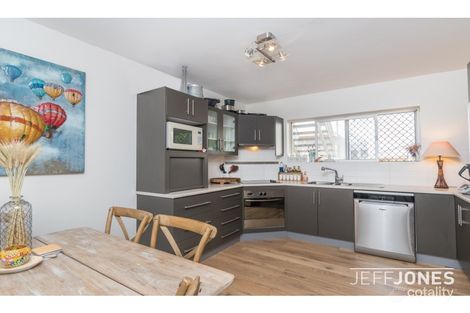 Property photo of 2/43 Lade Street Coorparoo QLD 4151
