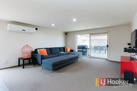Property photo of 52 Sandalwood Drive Pakenham VIC 3810