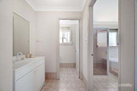 Property photo of 6 Solander Avenue West Hoxton NSW 2171