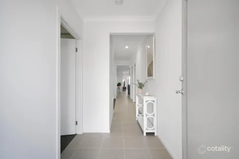 Property photo of 20 Cyad Way Manor Lakes VIC 3024