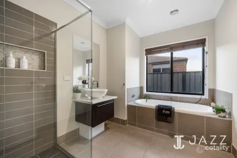 Property photo of 25 Solitaire Way Tarneit VIC 3029