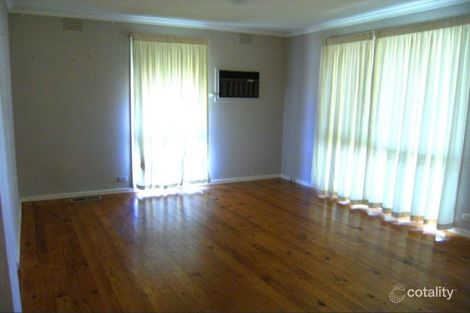 Property photo of 18 Heatherdew Close Endeavour Hills VIC 3802