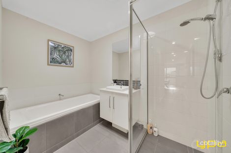 Property photo of 36 Stark Circuit Cranbourne East VIC 3977