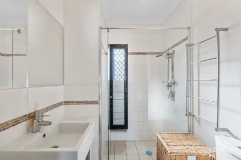 Property photo of 2/96 Railway Parade Norman Park QLD 4170