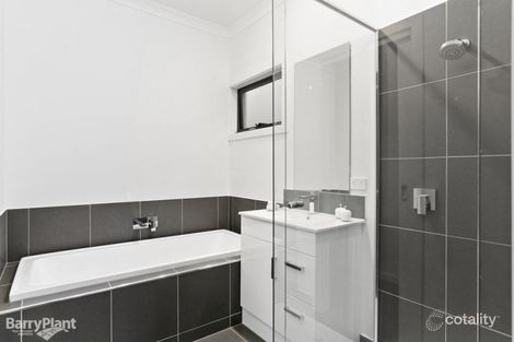 Property photo of 2/253 Hull Road Mooroolbark VIC 3138