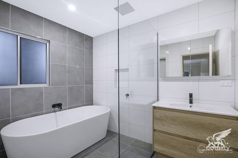 25 Bryant St, Beachmere, QLD 4510