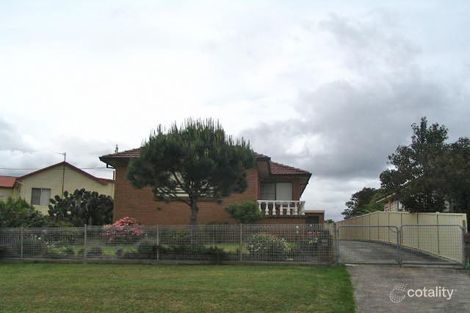 15 St Cloud Cres, Lake Heights, NSW 2502