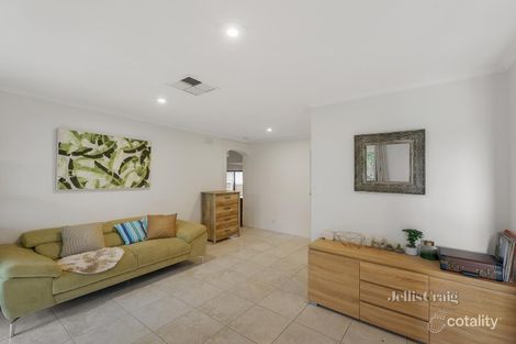 Property photo of 8 Wildberry Close Croydon Hills VIC 3136