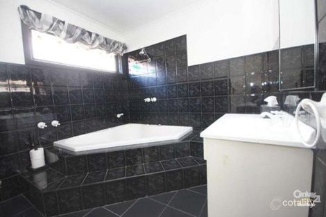Property photo of 18 Kernot Crescent Noble Park North VIC 3174