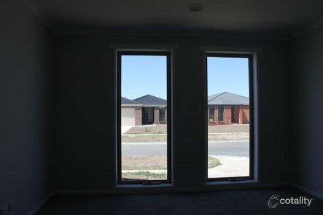 Property photo of 75 Greendale Boulevard Pakenham VIC 3810