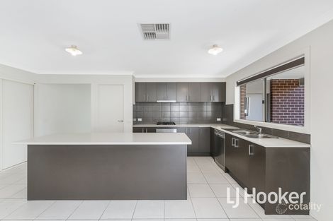 Property photo of 2 Shorey Place Cranbourne West VIC 3977