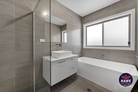 Property photo of 33 Leon Street Googong NSW 2620