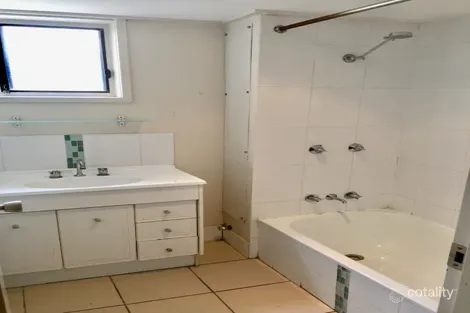 Property photo of 2/28 Hunter Avenue Labrador QLD 4215