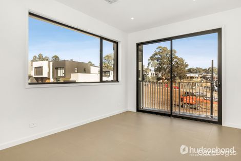 Property photo of 10 Stables Circuit Doncaster VIC 3108