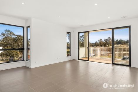 Property photo of 10 Stables Circuit Doncaster VIC 3108