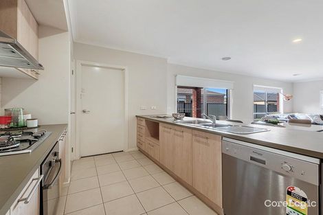Property photo of 16 Serenity Way Craigieburn VIC 3064