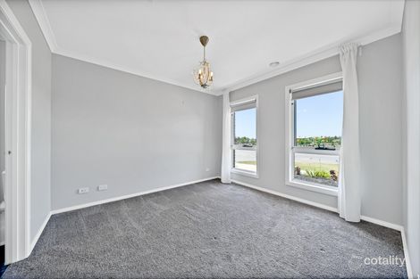 Property photo of 15 Marrone Boulevard Cranbourne East VIC 3977