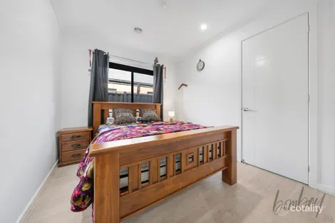 Property photo of 14 Tindari Way Wollert VIC 3750
