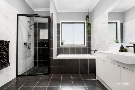 Property photo of 11 Lucia Crest Cameron Park NSW 2285