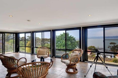 Property photo of 30 St Cloud Crescent Lake Heights NSW 2502