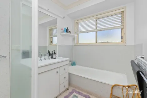 Property photo of 38 Eldershaw Drive Forest Hill NSW 2651