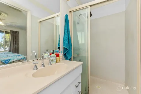 Property photo of 38 Eldershaw Drive Forest Hill NSW 2651