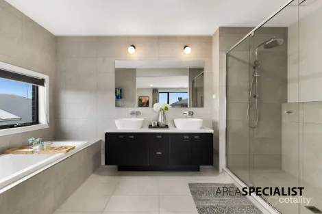 Property photo of 28 Vasello Circuit Cranbourne South VIC 3977