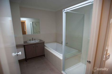 Property photo of 24 Biltmore Crescent Roxburgh Park VIC 3064