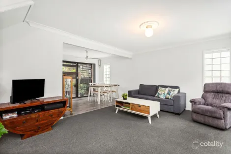 Property photo of 1/21 Grove Circuit Lake Illawarra NSW 2528