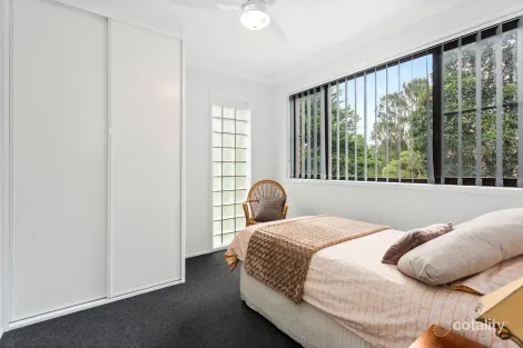 Property photo of 1/21 Grove Circuit Lake Illawarra NSW 2528