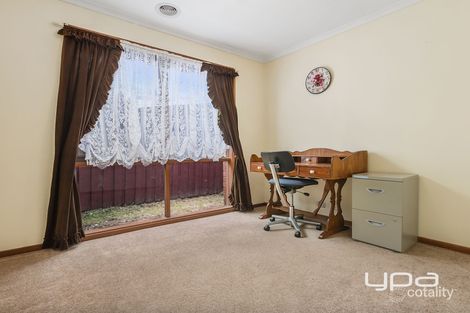Property photo of 2 Haybale Place Melton West VIC 3337
