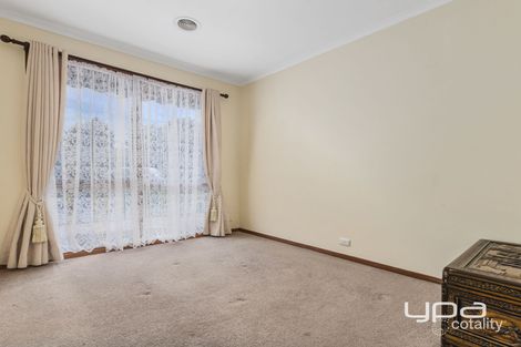 Property photo of 2 Haybale Place Melton West VIC 3337