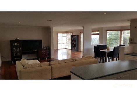 Property photo of 2 Tanita Close Hillside VIC 3037