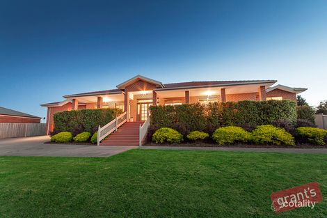 11 West Vista Pl, Narre Warren North, VIC 3804