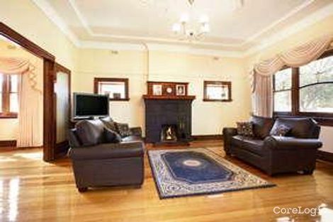 Property photo of 33 Kambrook Road Caulfield North VIC 3161