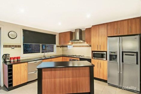 Property photo of 2 Aaran Close Endeavour Hills VIC 3802