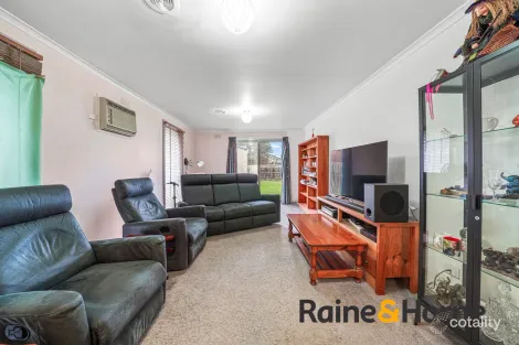 Property photo of 17 Fairbairn Road Cranbourne VIC 3977