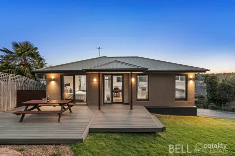Property photo of 16 Cobden Crescent Lilydale VIC 3140