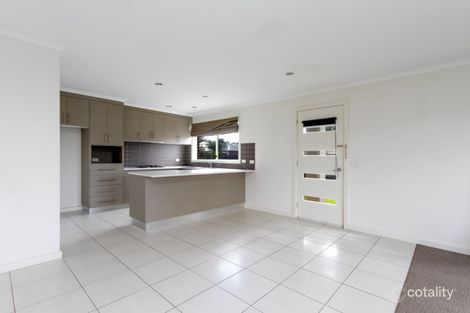 Property photo of 3 Speechley Court Sale VIC 3850