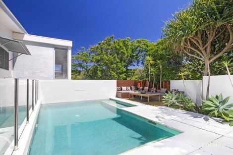 Property photo of 6 Flagship Court Castaways Beach QLD 4567