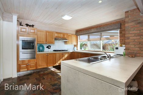 Property photo of 2 Simpson Court Werribee VIC 3030