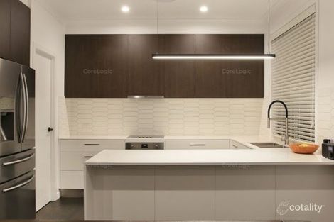 35 Ridgeway Ave, Southport, QLD 4215